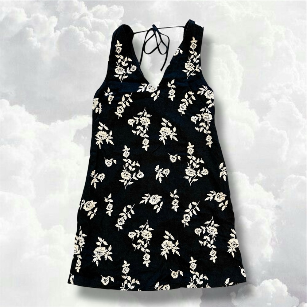 Abercrombie & Fitch Black and White Floral Mini Dress Medium TALL MT